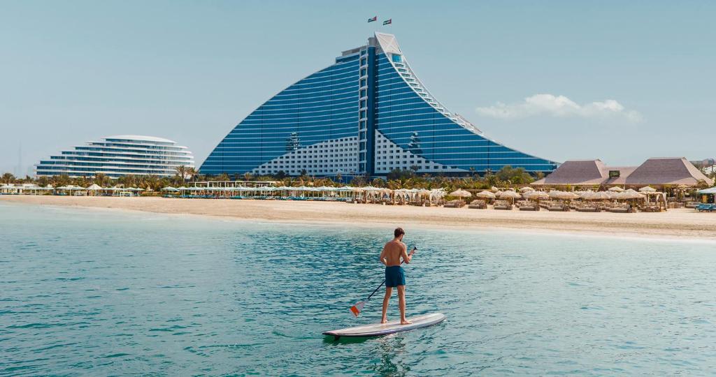 Discover the Jumeirah Beach Hotel